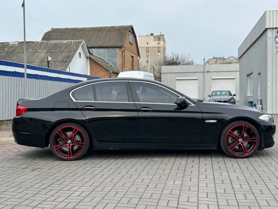 BMW 520i 2012 из парка аренды KTRANS