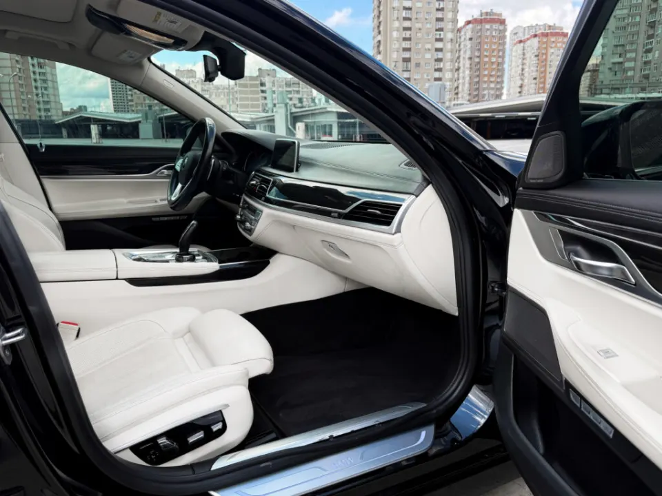 BMW 740l 2016 из парка аренды KTRANS