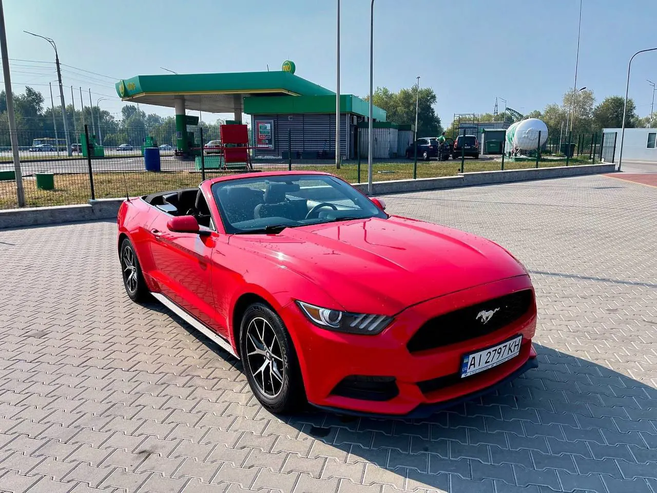 Ford Mustang Cabrio 2016 из парка аренды KTRANS