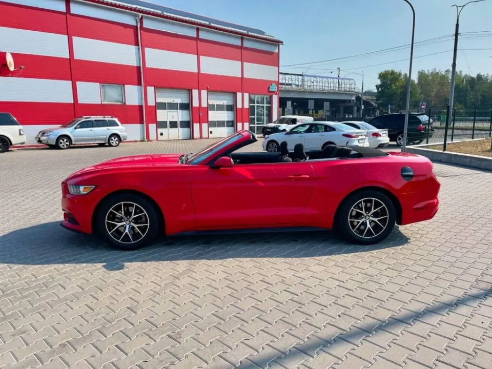 Ford Mustang Cabrio 2016 из парка аренды KTRANS