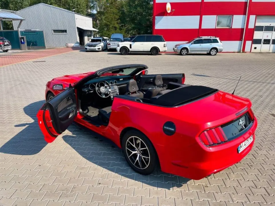 Ford Mustang Cabrio 2016 из парка аренды KTRANS