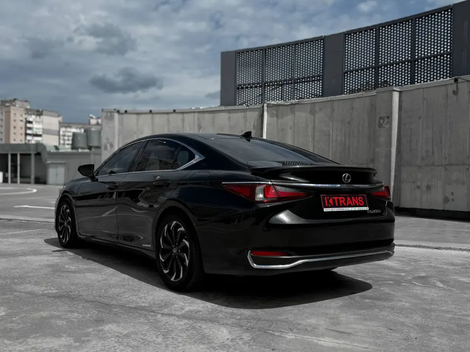 Lexus ES300 Hybrid 2019 из парка аренды KTRANS