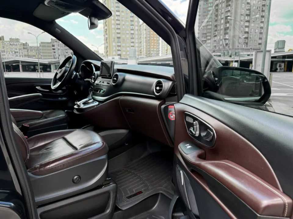 Mercedes-Benz V-250 2018 from the KTRANS rental fleet