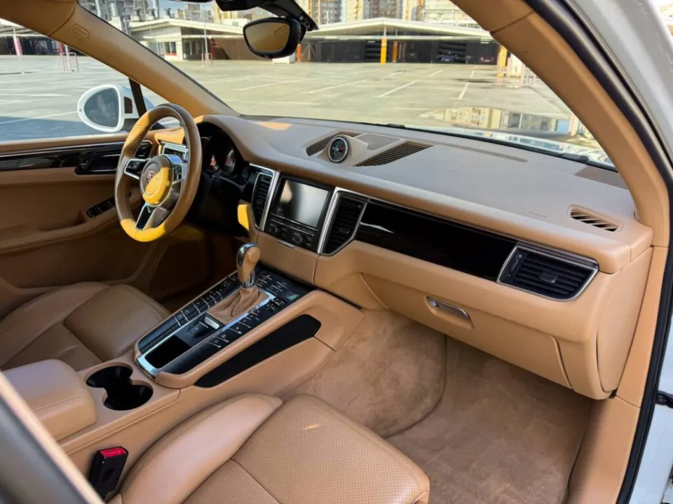 Porsche Macan 2014 from the KTRANS rental fleet